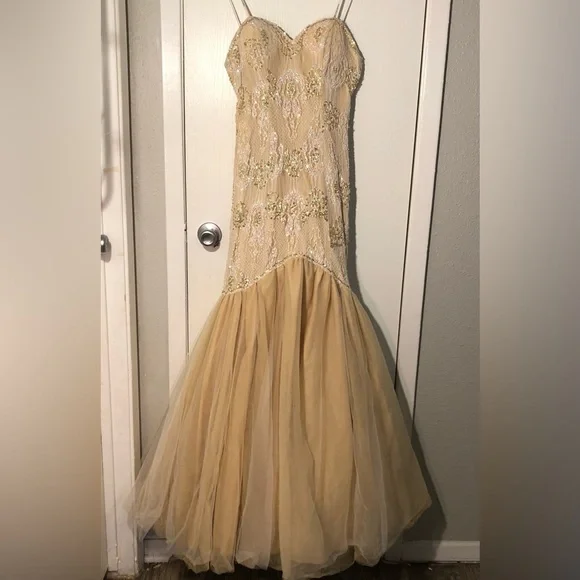 NOX NARIANNA MERMAID STAPLESS GOLD BEAUTIFUL CRAFTED SIZE SMALL 55” L W.16” $ 60 - Picture 1 of 12